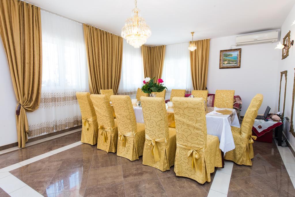 Hotel Wellness & Spa Angelo Gabriel Petrovac المظهر الخارجي الصورة