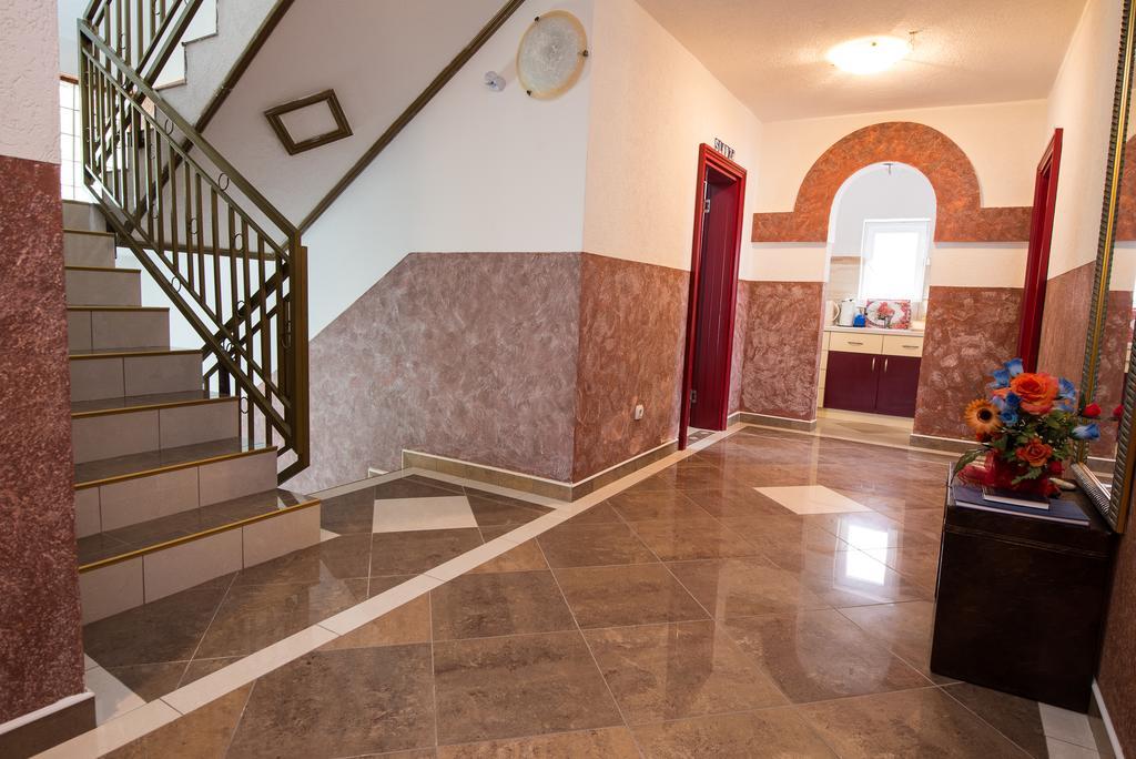 Hotel Wellness & Spa Angelo Gabriel Petrovac المظهر الخارجي الصورة