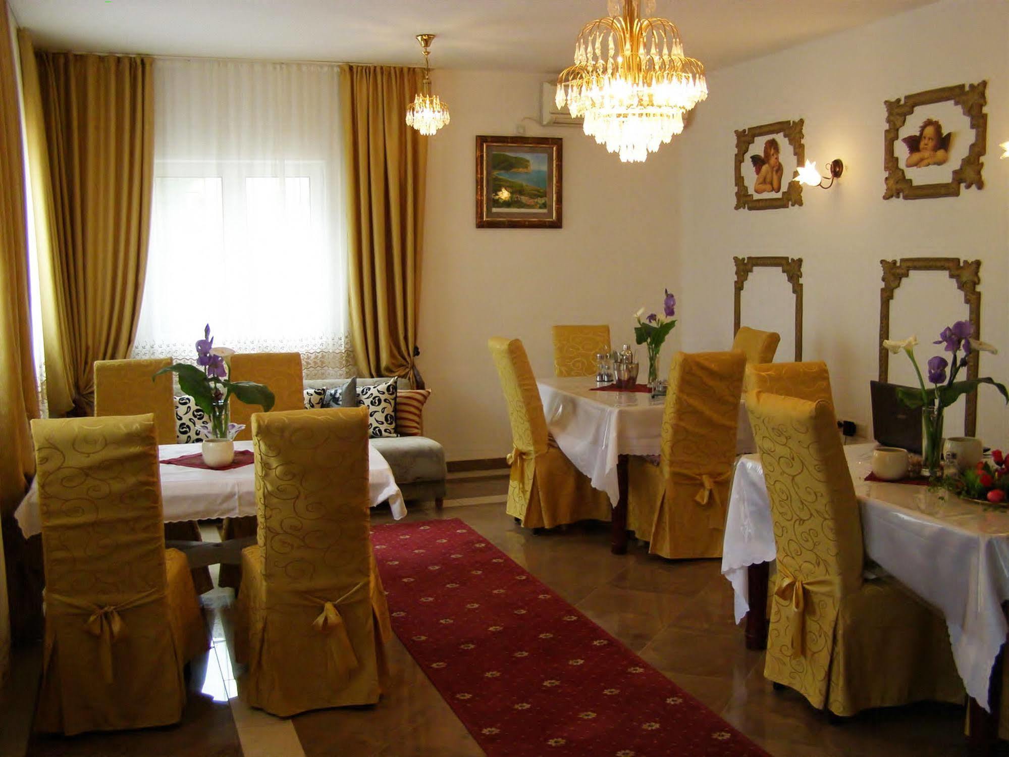 Hotel Wellness & Spa Angelo Gabriel Petrovac المظهر الخارجي الصورة