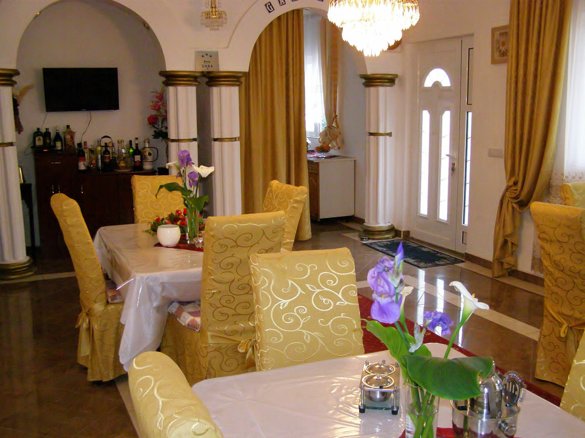 Hotel Wellness & Spa Angelo Gabriel Petrovac المظهر الخارجي الصورة